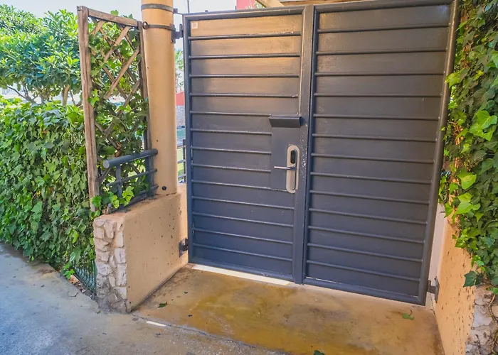 Marina Sea View Апартаменты Портиман